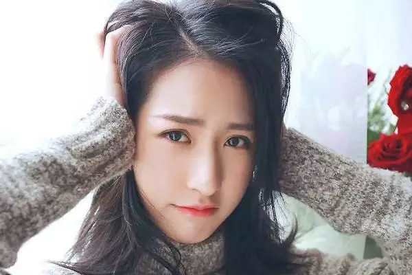2、男人在外面找小三，要麼有錢，要麼有時間，起碼得占其中一樣？