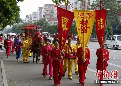 媒婆屬相與新郎相衝可以接親嗎：結婚當天忌新郎的屬相怎麼辦？