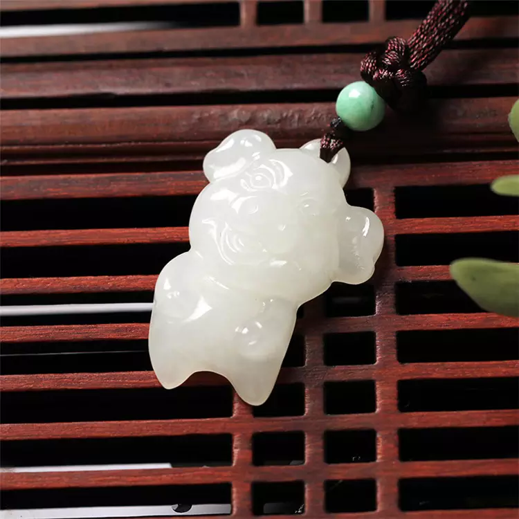 帶玉的屬相有什麼欠好：帶自己生肖的玉好欠好？