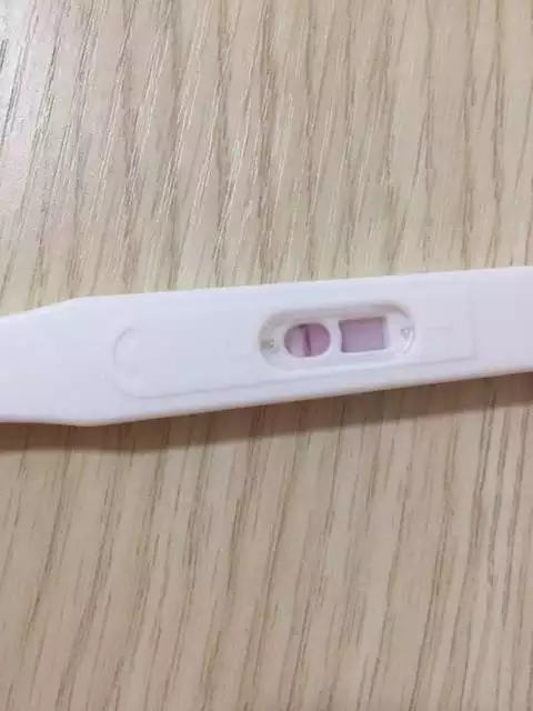 驗孕棒上显示一深一淺：驗孕棒一深一淺代表什麼圖