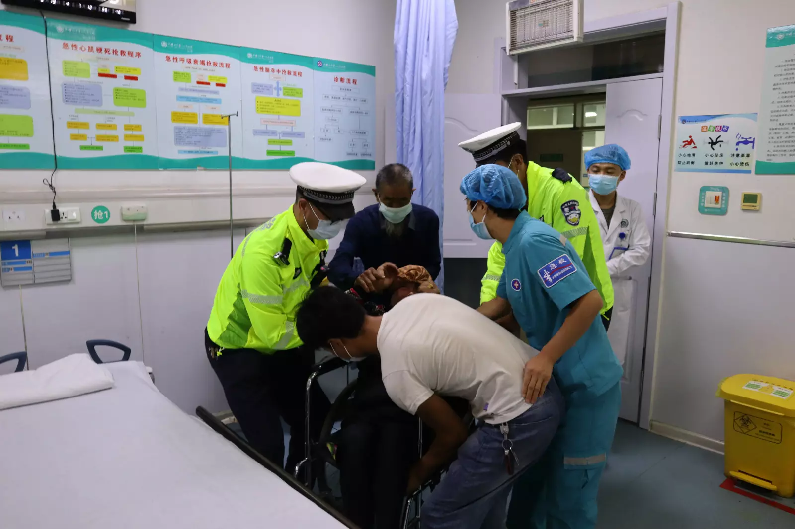 9、可以幫忙運送病人嗎:救護車長途轉運病人怎麼收費
