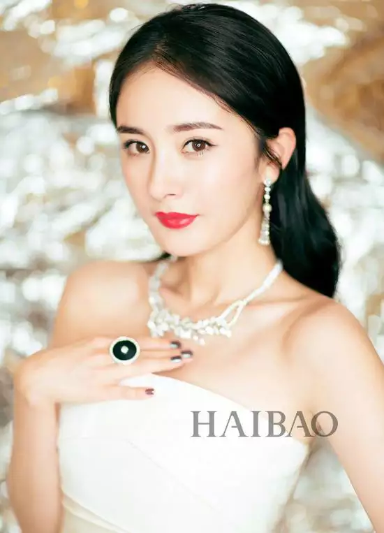 1、楊冪娶親配帶珠寶品牌:楊冪和劉愷威的娶親戒指是什麼牌子