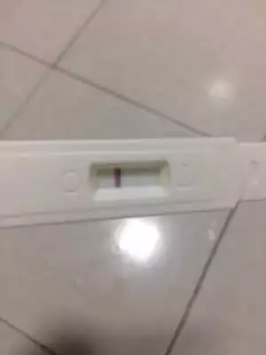 驗孕棒一深一道特別淺：驗孕棒一深一淺什麼意思