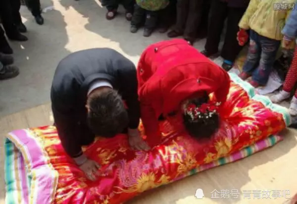 7、算命的說兩個人有姻緣:算卦說兩個人的婚姻早就束了但是沒有離婚呀!是什麼意思呢？