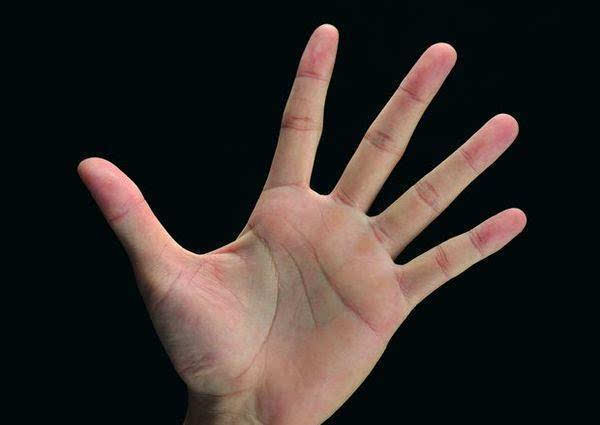 2、手指紋路十斗十簸的婚配:據說手上十個斗的男生跟十個簸箕的女生是絕配，有沒有