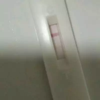 驗孕棒的陽性很淺很淺，不在陽光下看幾乎看不到，是否是懷孕了！？