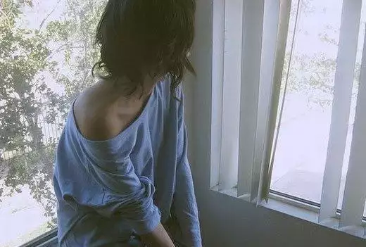 2、如果一個男人又要和小三在一起，又不放手原配，這樣的話應該怎麼辦？