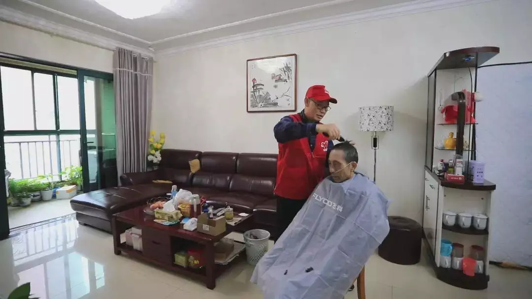 做生意比較旺的名字美髮：給美容美髮店取個名字。時尚，大氣，響亮的。最好三個字。