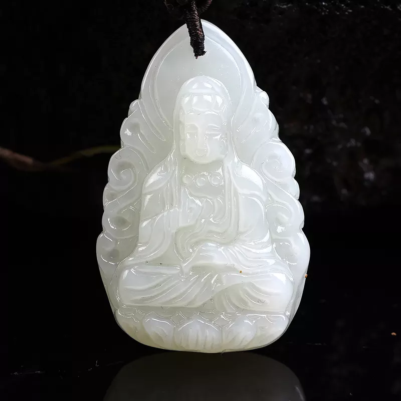 6、屬馬戴什麼玉最合適:屬馬的人佩戴飛天馬的吊墜好嗎