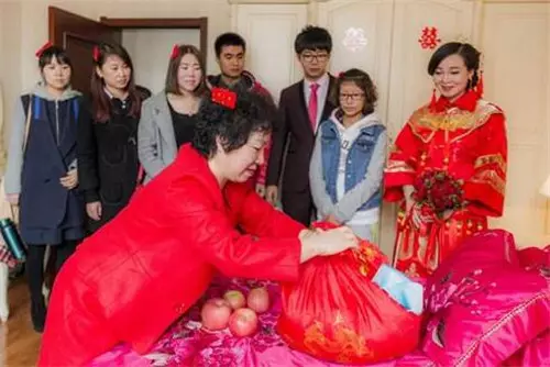 4、結婚當天的東西為什麼不能給別人:結婚當天的禁忌