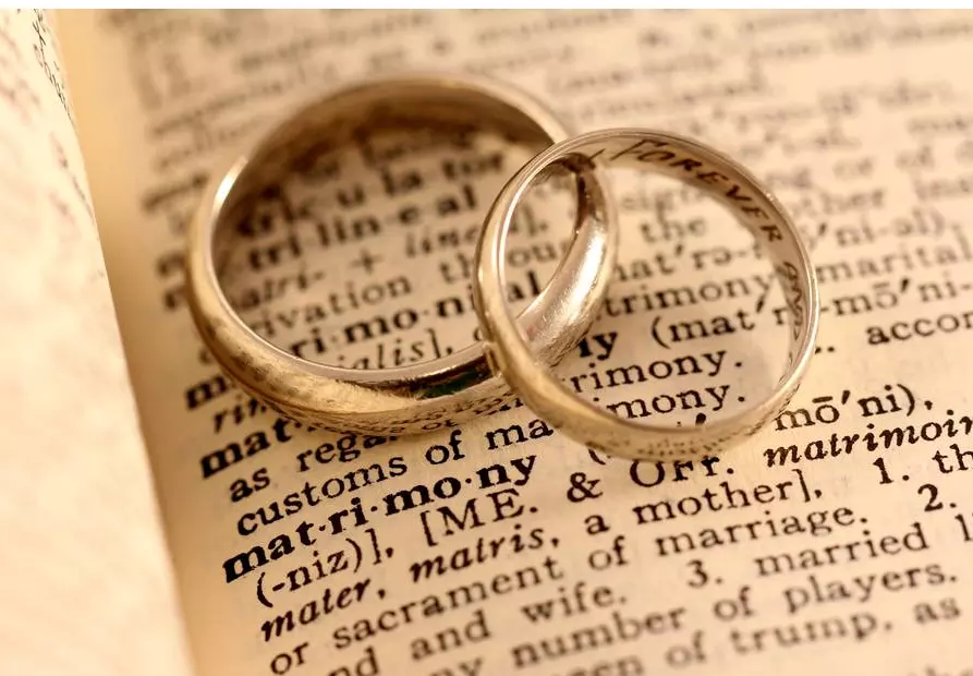 3、所謂八字的早婚晚婚的標準是怎樣的？是不是如果一個人的八字起大運早的話。那麼在二十三歲起第三次大運的
