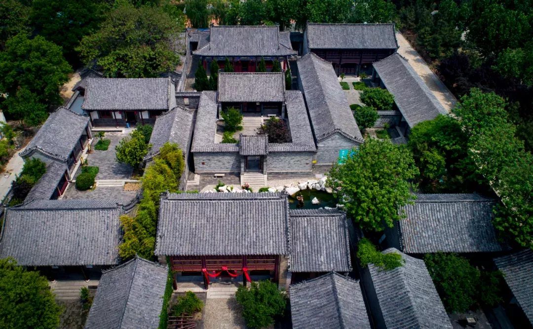 帝師講年屬相豬：求女扮男裝做帝師的，像輕薄帝師大愛的！