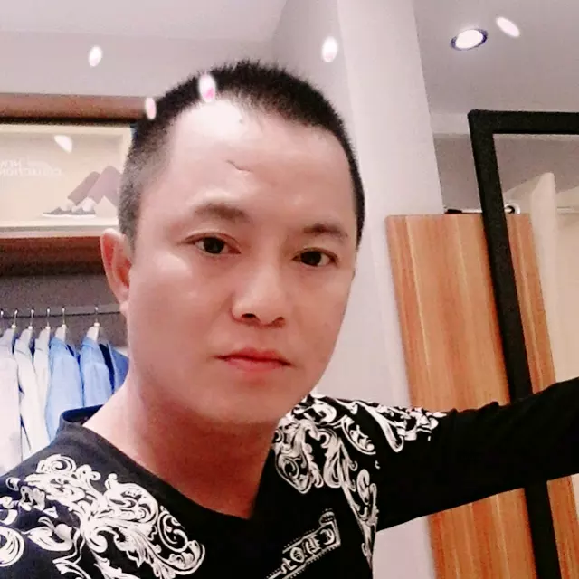 1、沙啞嗓音唱英雄淚dj:有哪個歌手翻唱過王傑的英雄淚啊