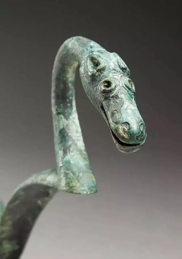 龍前馬後繞三圈，六波天下開二路看法(馬)()。是解什麼動物？