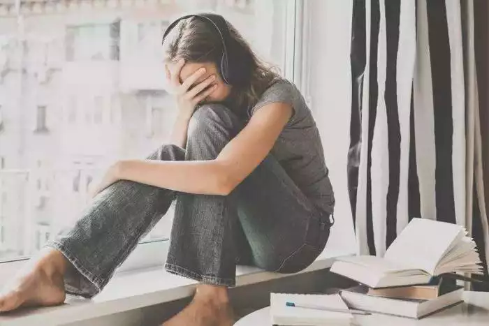 1、妻子出軌拖着不離婚的結果:發現老婆出軌，拖着不離婚。是什麼心理