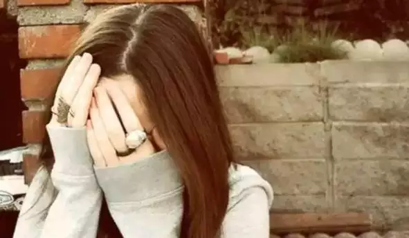 1、我是一個離過婚的女人，我的男朋友沒結婚過，我們在一起半年了,他對我真的很好，可我就覺得配不上他，有