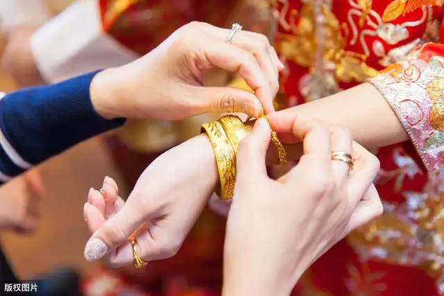 1、動婚了是已經遇到要結婚的人了嗎？ 算命的說我今年動婚，就在今年春天遇到一個很喜歡的人，但是我們異地
