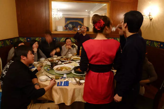 4、若是有一對情侶拍拖，拍拖幾年裡的歷程中，所生涯的用度都是男方出錢的，女方一分錢沒出的，然則女方由於