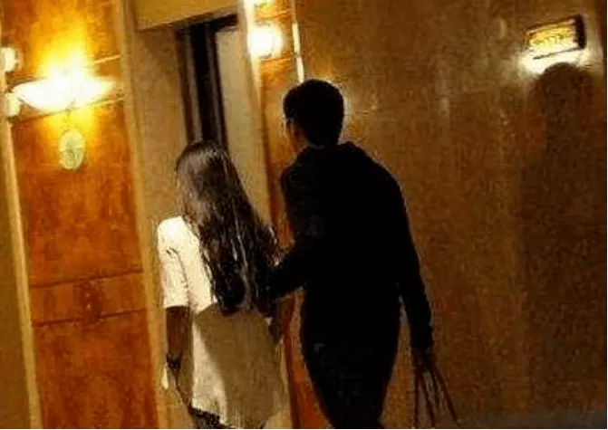 5、60歲的男人找22歲的小三:60歲老男人出軌老婆找小三好還是不好