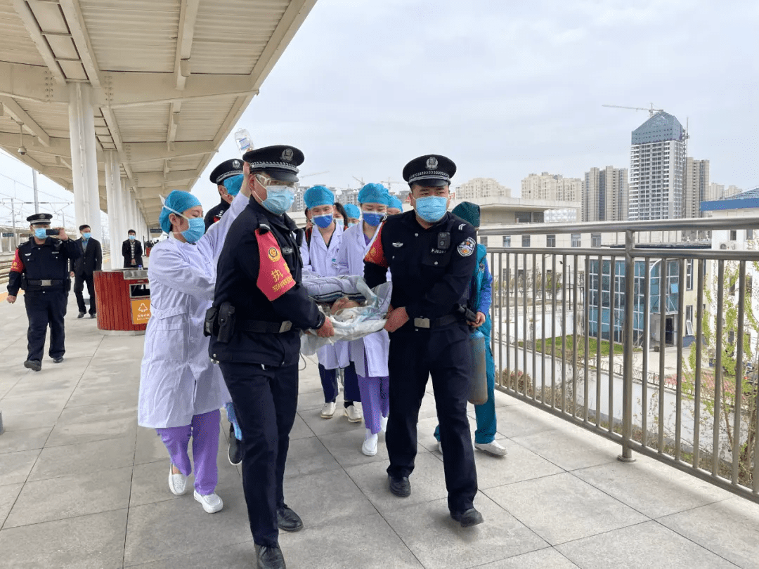 1、高鐵轉運病人怎麼收費:高鐵怎麼運送危重病人