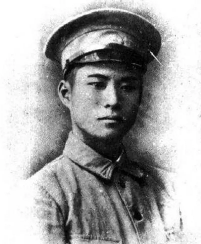 9、求一部言情，男主是將軍，厥後腿，女主從商，出過國。