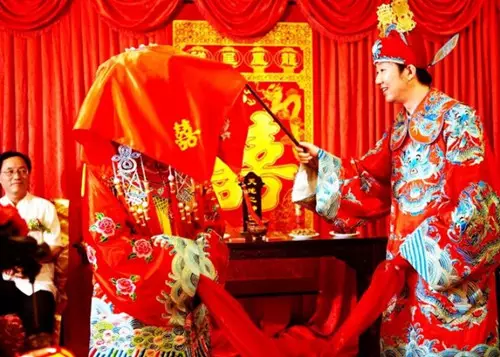 4、八月份哪天適合訂婚:年農曆八月有什麼適合訂婚的日子