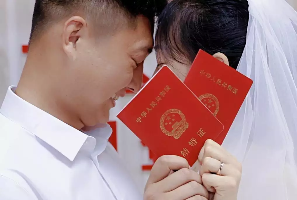 3、辦結婚證日子怎麼選:結婚登記黃道吉日怎麼選 結婚登記吉日的挑選