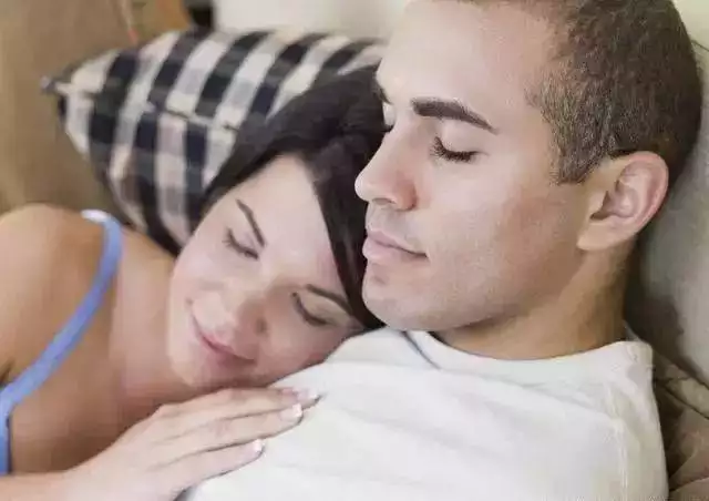 1、男人出軌有哪些異常:男朋友出軌後會有什麼異常表現？