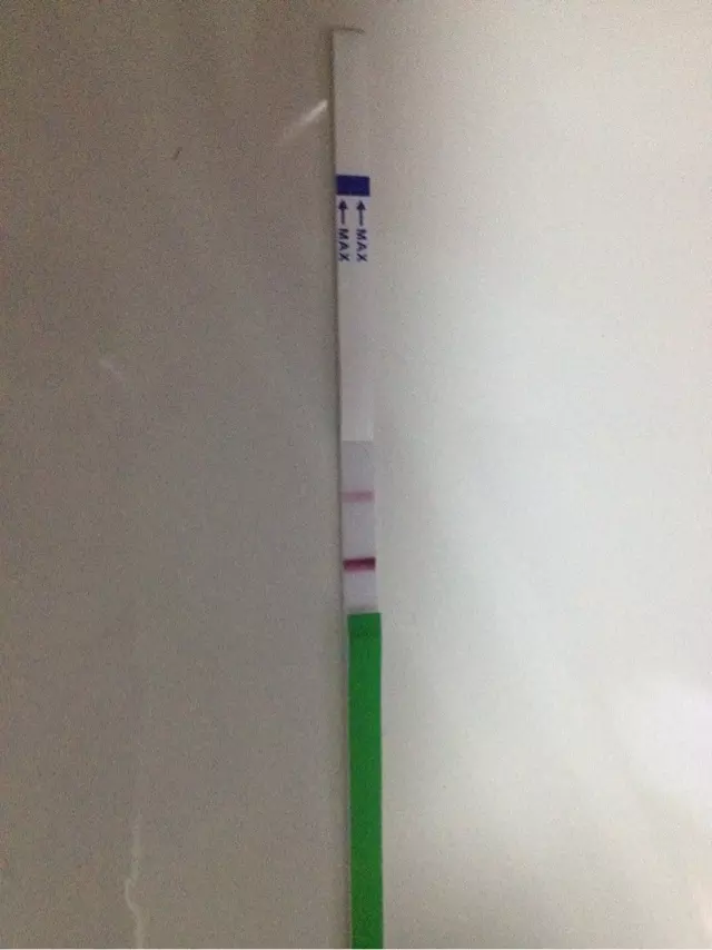 早孕試紙顏色辯男女圖：驗孕棒兩條紅線深是懷男孩還是女孩
