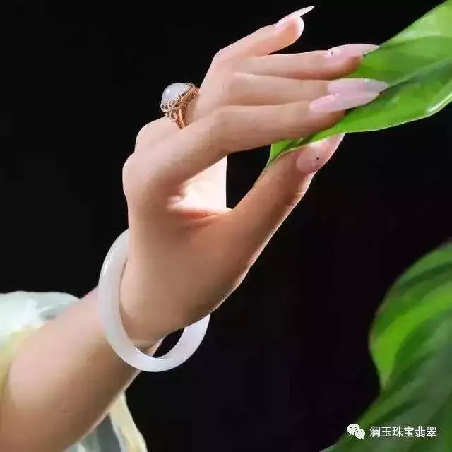 3、為什麼女人不能戴玉:為什麼戴玉的女人不好惹