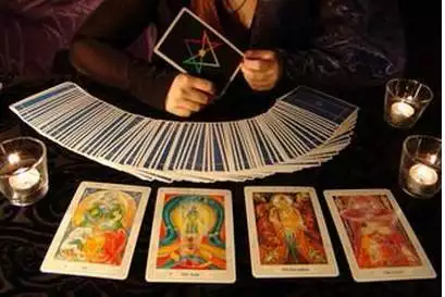 1、我前段時間在網上看見了一個叫易北軒的算命App，這段時間一直很點背，想去算算，不知道靠譜嗎？