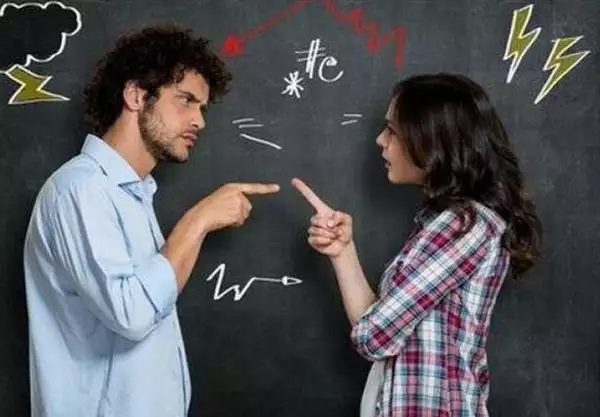 5、必定離婚的八字:看幾例離婚的八字，看看你是哪年離婚的。