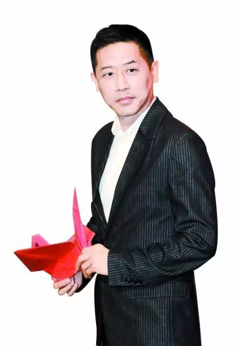 2、大哥加代:小品推銷演員張敬百小品《推銷》女演員張敬度