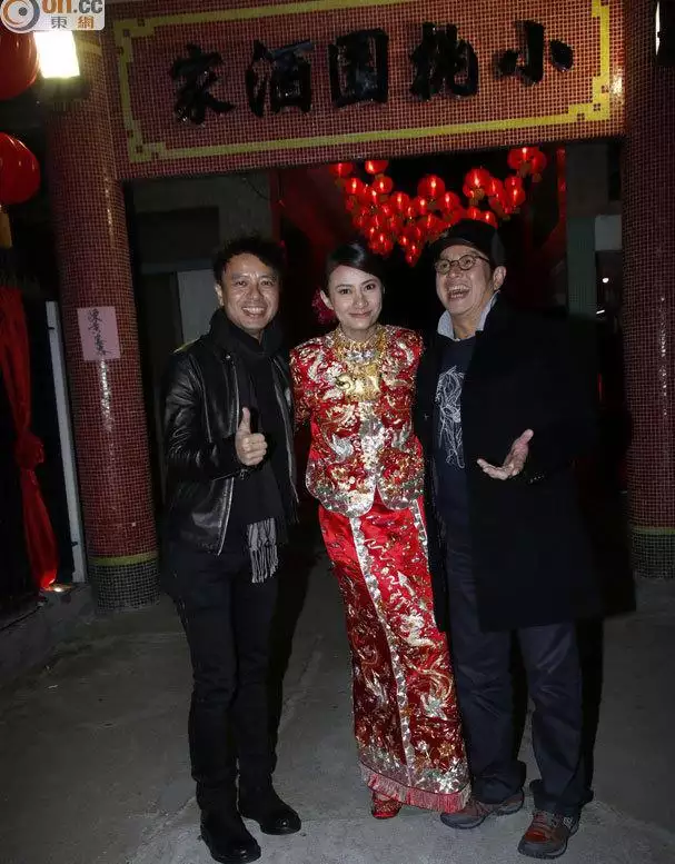 1、向嫁女兒的父母賀喜:女兒出嫁依依不舍賀喜詩