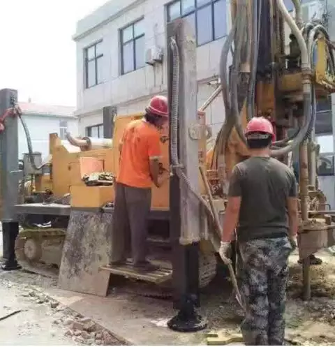 1、都說年是爐中火命，我想知道金木水火土我命里缺什麼？適合干什麼行業 女 名字:安建華
