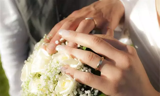 4、年有婚姻的八字:看八字，求高手進，主要是婚姻