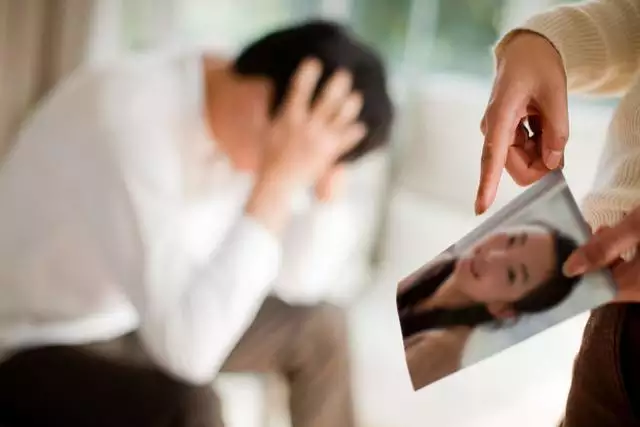 3、男人為了小三離婚會後悔嗎:男人為了小三和老婆離婚會有好下場嗎