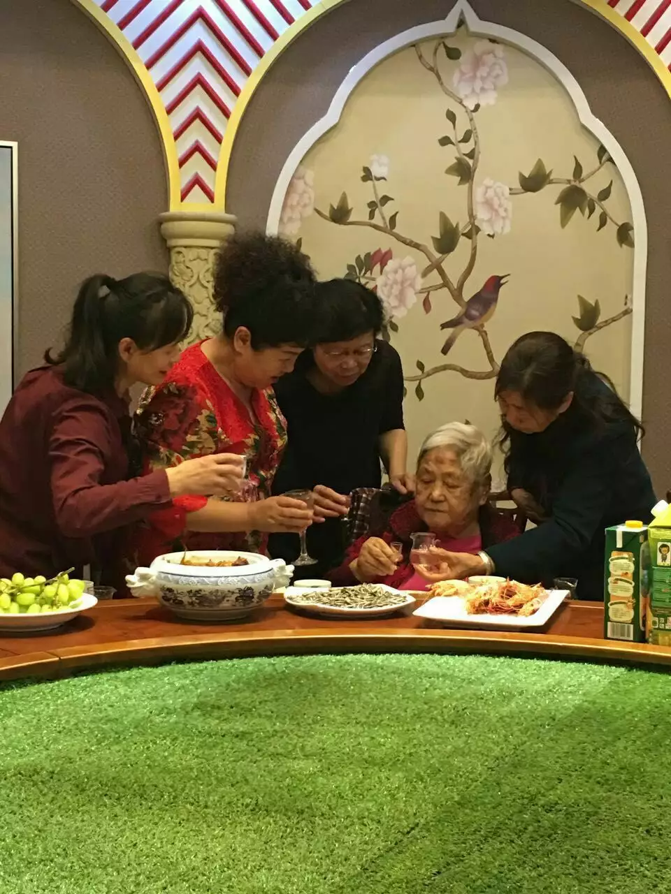 同堂一家福的屬相：同堂，一生肖？