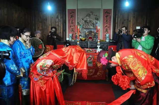 4、夫妻八字合了六個字:八字合婚合了七個字可以婚配嗎