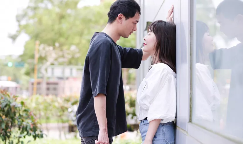 1、婚姻是愛情墳墓，要看自己怎麼經營婚姻，夫妻之間要相互理解和包容對方？