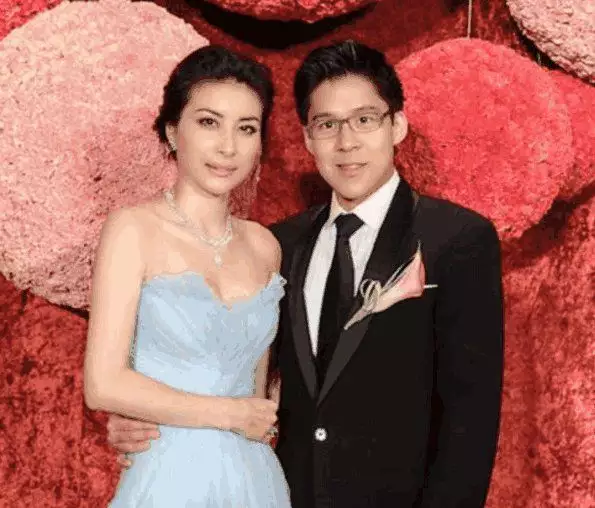 1、郭晶晶八字天月二德:郭晶晶二胎女兒八字怎麼樣 郭晶晶二胎女兒命理分析
