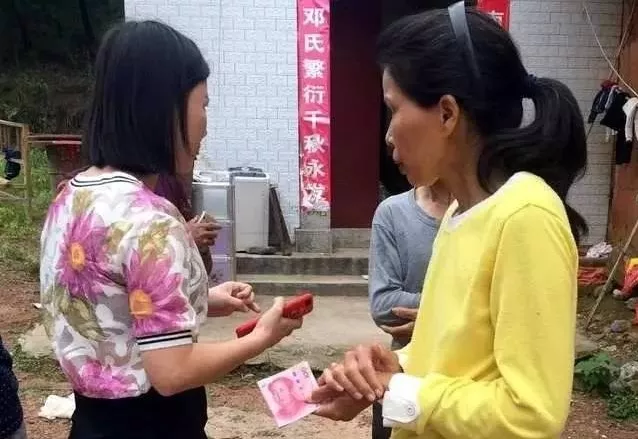 4、我們家是低保戶，我和我怙恃在一個戶口上，現在我娶親了，我怙恃還能拿低保嗎