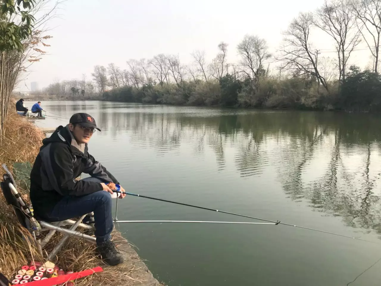 女人夢見用網兜捉到好多魚：夢見抓魚是什麼徵兆？