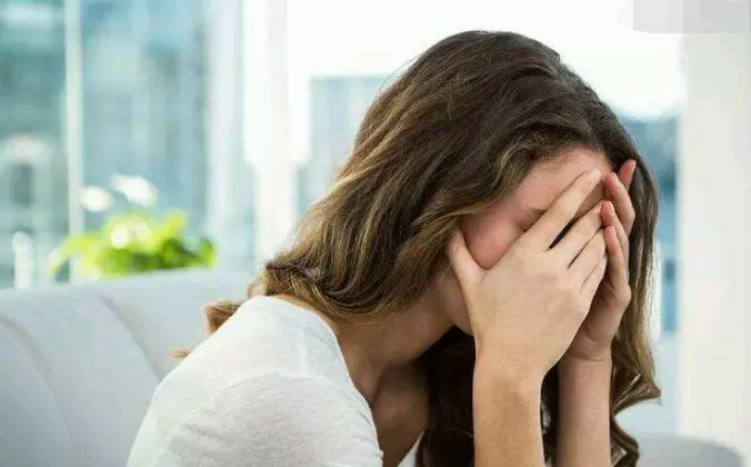2、我今年25歲！我和一個50歲的男人上了床！他是我的！之後我就覺得他不理我了！怎麼辦！我們都已經