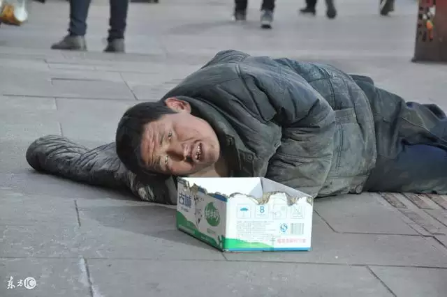3、算命的說家裡有老人去世:算卦說最近家裡有白事,可以相信嗎