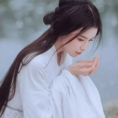 女人高雅溫柔微信名簡短：簡單氣質女生微信名有哪些？