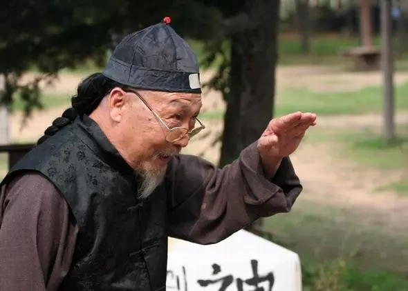 4、附近哪裡有算命很準的人:蘭州哪裡有算命很準的人啊