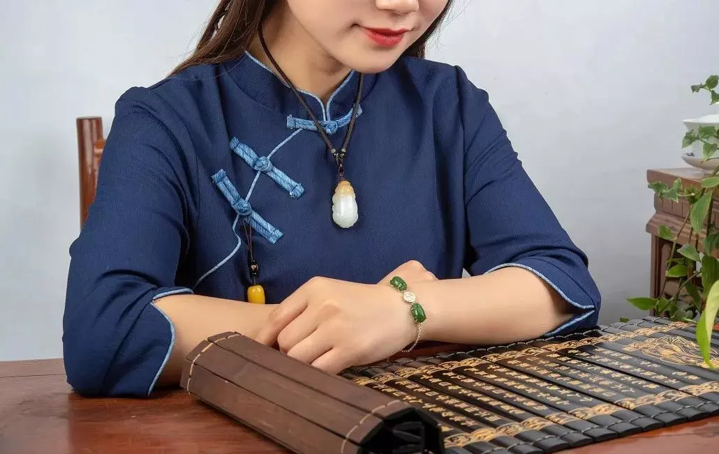 1、女士帶貔貅正確戴法:女性佩帶貔貅要注意什麼？