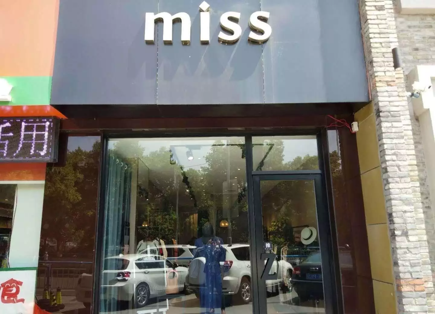 1、店裡生意不好怎麼轉運服裝店:生意不好怎麼轉運招財法