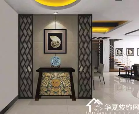 1、一進門看見什麼畫:一進門,牆上掛什麼畫好